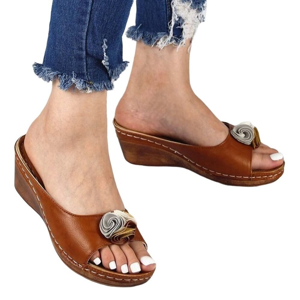 YASIRUN - Brown Floral-Accent Wedge Slide